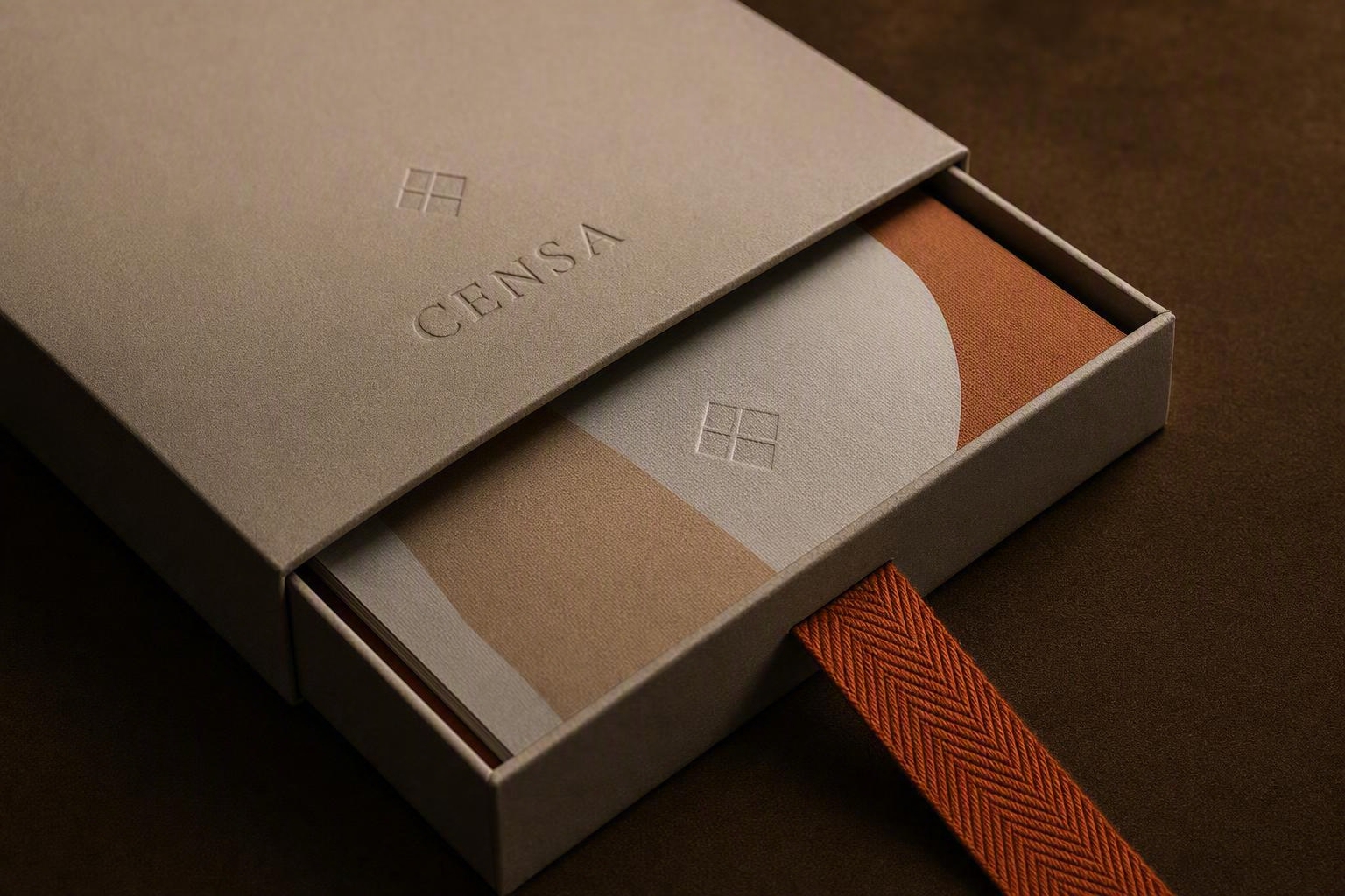 CENSA paper sleeve with a woven ribbon-pull mechanism